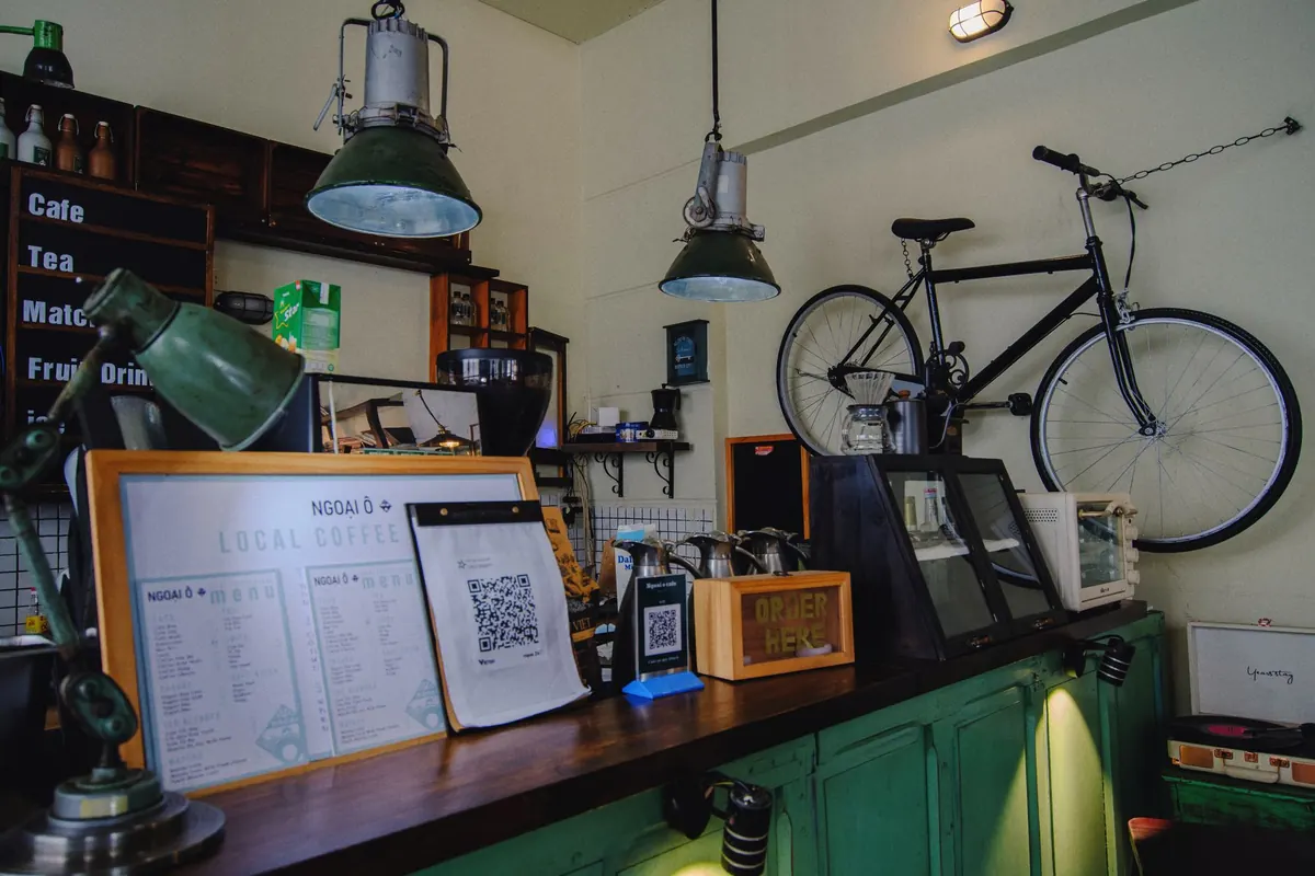 A Local Coffee Lover's Guide to Ordering at a Café Without the Jargon